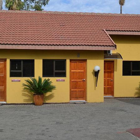 Safari Gardens Guesthouse Rustenburg Exterior foto