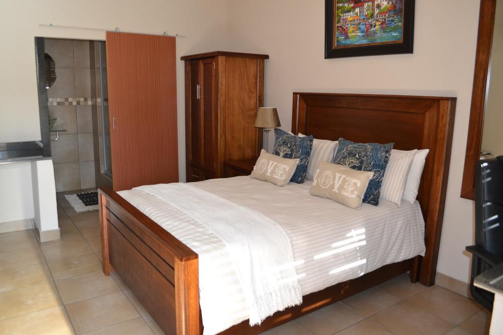 Safari Gardens Guesthouse Rustenburg Exterior foto